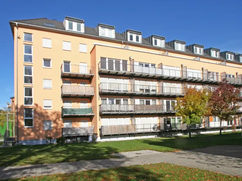 Modern furnished student apartment with south-facing balcony near the subway
