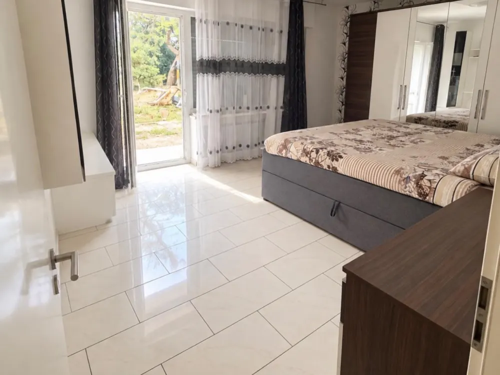 Großzügige 4-Zimmer-Erdgeschosswohnung mit Balkon und Terrasse na