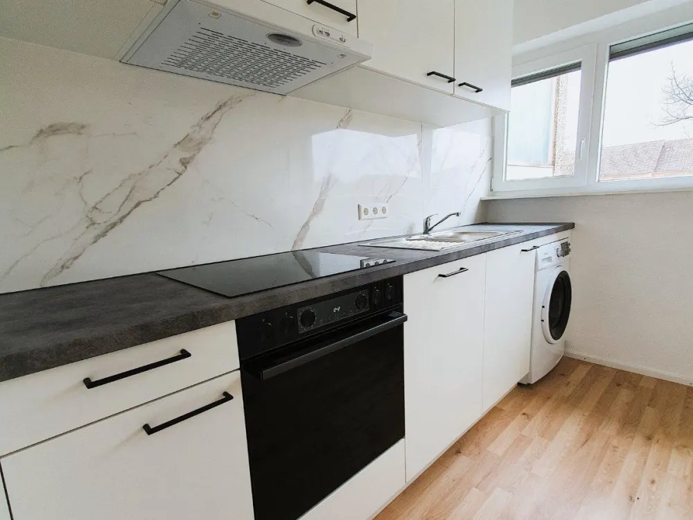 Helle 2 Zimmer Wohnung mit Südbalkon in Salem nahe Schlosssee