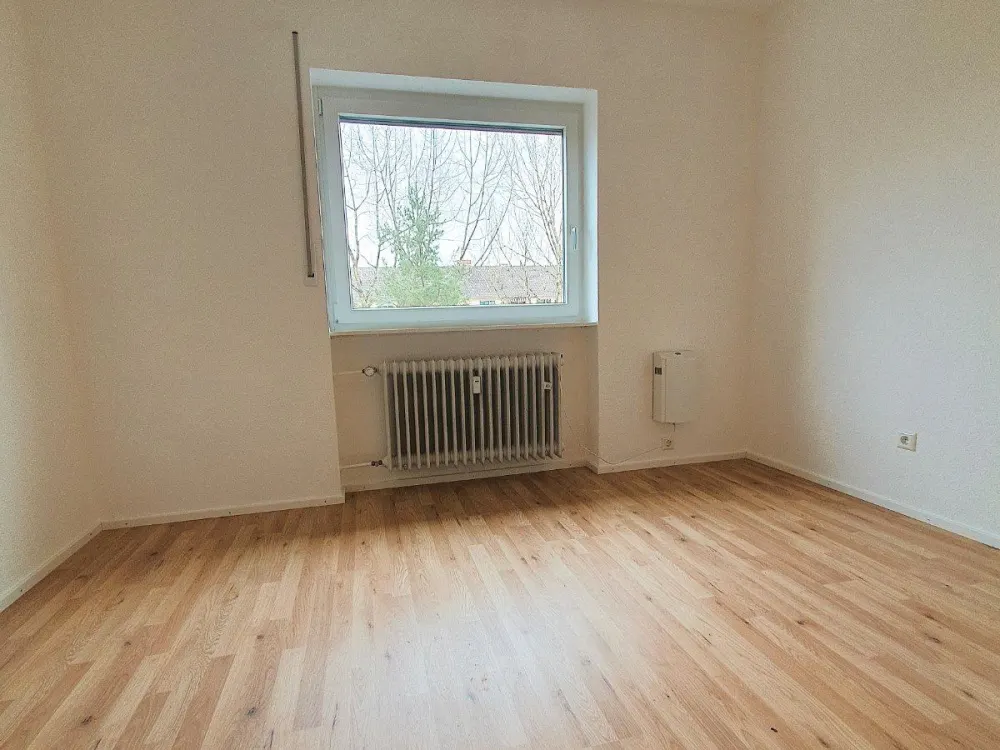 Helle 2 Zimmer Wohnung mit Südbalkon in Salem nahe Schlosssee