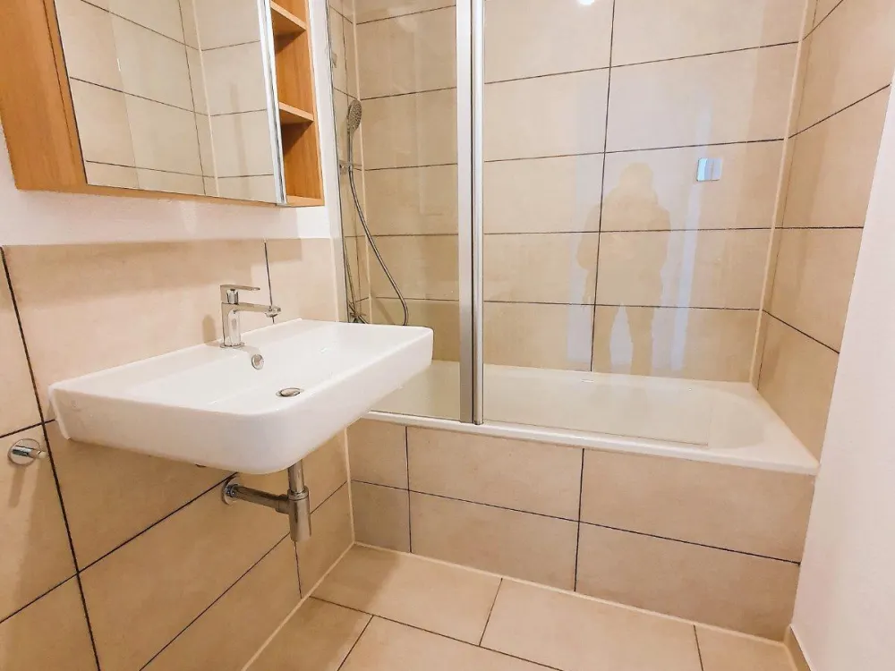 Helle 2 Zimmer Wohnung mit Südbalkon in Salem nahe Schlosssee