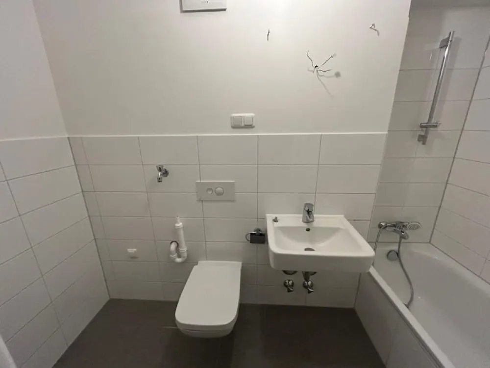 Ansprechende, großzügige 3-Zimmer-Wohnung mit Wand und Bodenbelag