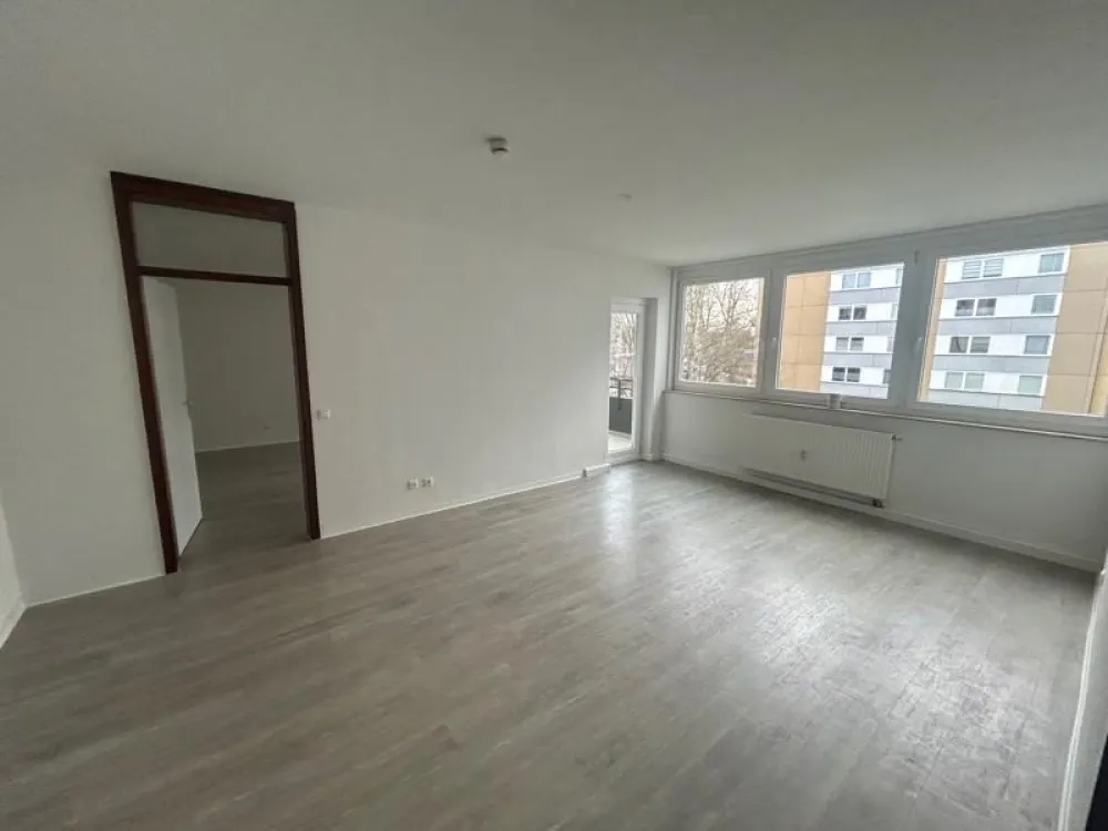 Ansprechende, großzügige 3-Zimmer-Wohnung mit Wand und Bodenbelag
