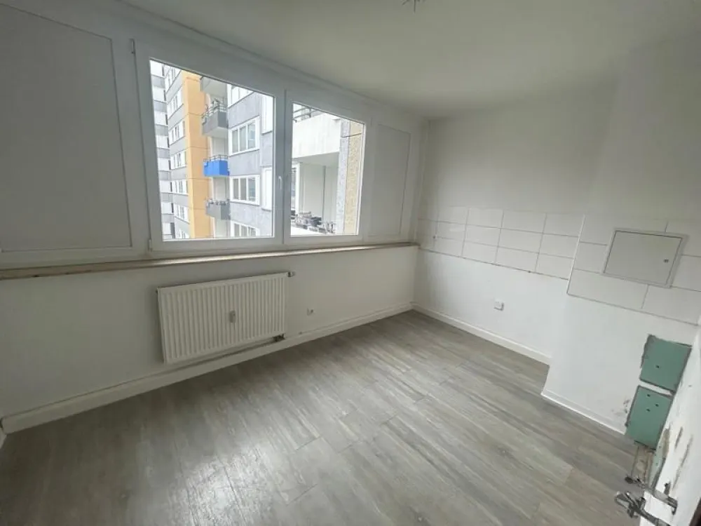 Ansprechende, großzügige 3-Zimmer-Wohnung mit Wand und Bodenbelag