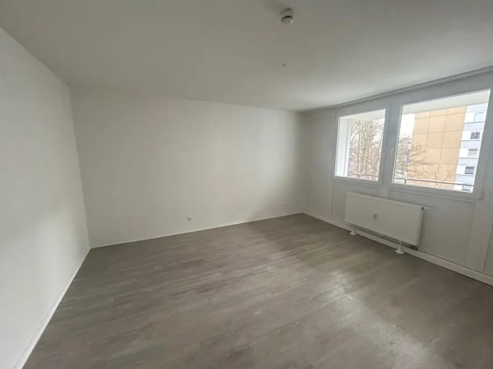 Ansprechende, großzügige 3-Zimmer-Wohnung mit Wand und Bodenbelag