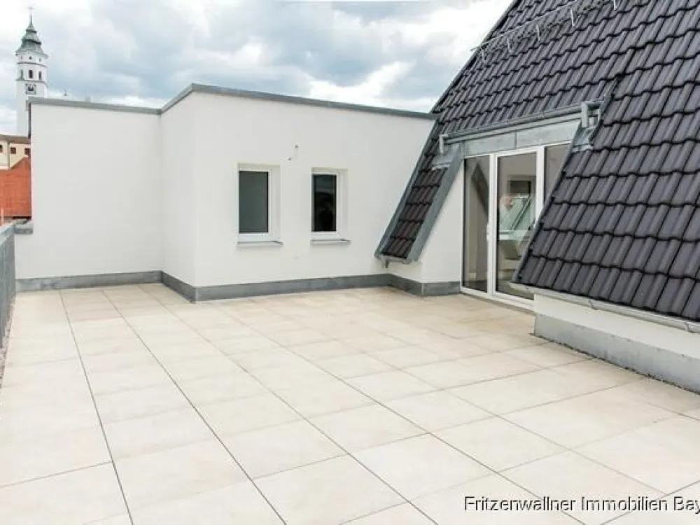 Stylish Penthouse, Designer Kitchen, Sunny Roof Terrace and Carport