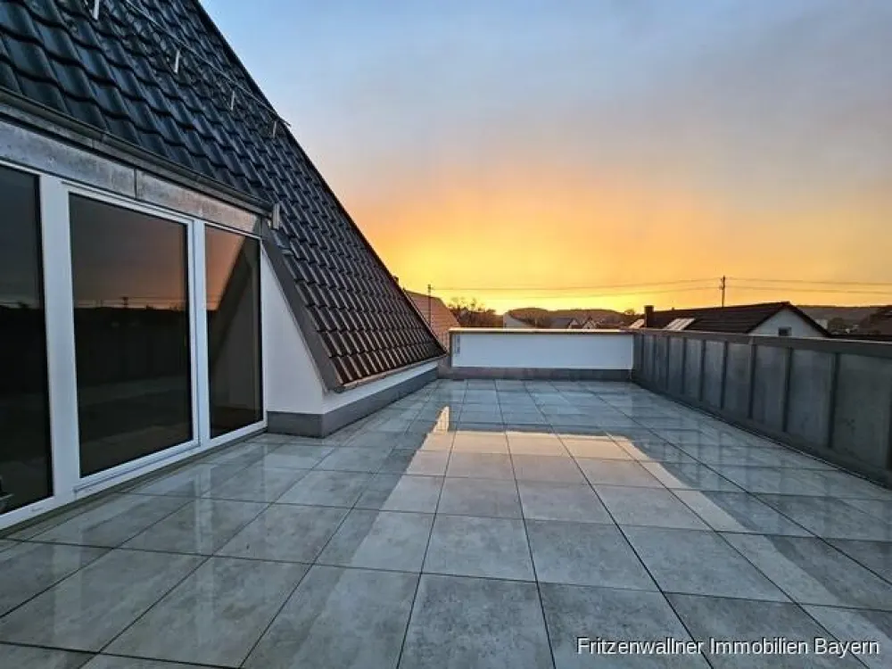 Stylish Penthouse, Designer Kitchen, Sunny Roof Terrace and Carport