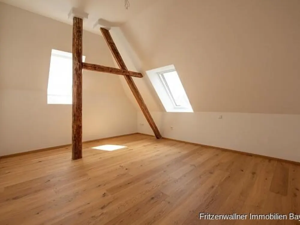 Stylish Penthouse, Designer Kitchen, Sunny Roof Terrace and Carport