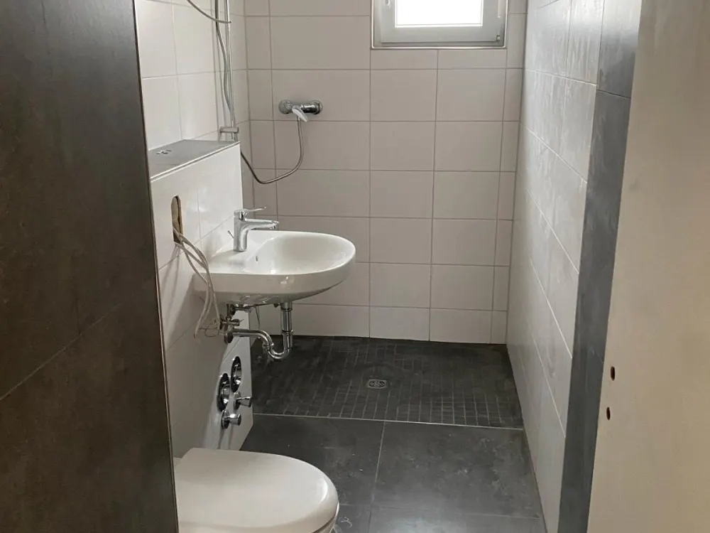 Vier renovierte Wohnungen in Schiffweiler zu vermieten