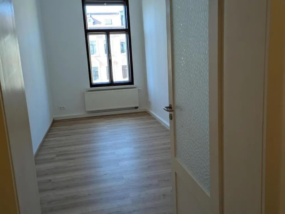 Erstbezug nach Sanierung I großzügige 4-Raum-Wohnung mit Einbauküche in der Südvorstadt