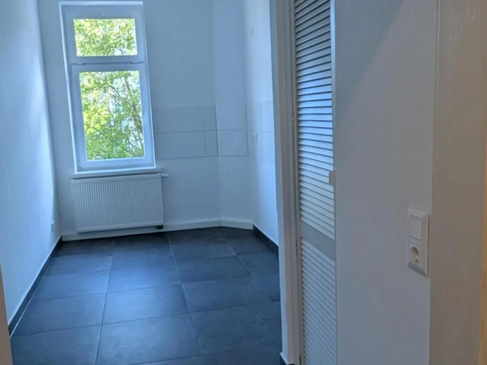 Erstbezug nach Sanierung I großzügige 4-Raum-Wohnung mit Einbauküche in der Südvorstadt