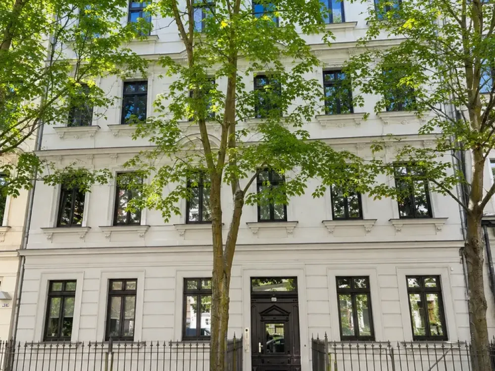 High-Quality Renovated 1.5-Room Apartment | with Fitted Kitchen & Ceiling Spots | in Leipzig Gohlis Süd