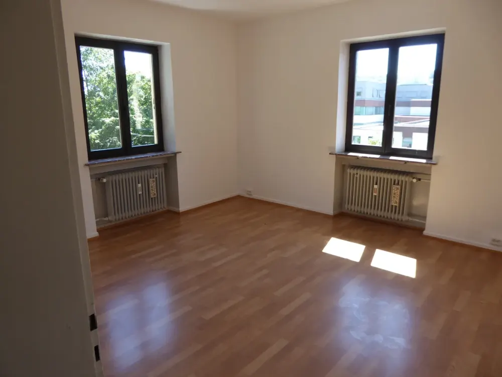 Großzügige 7-Zimmer Wohnung mit Garten und Garage in Sulzbach/Saar