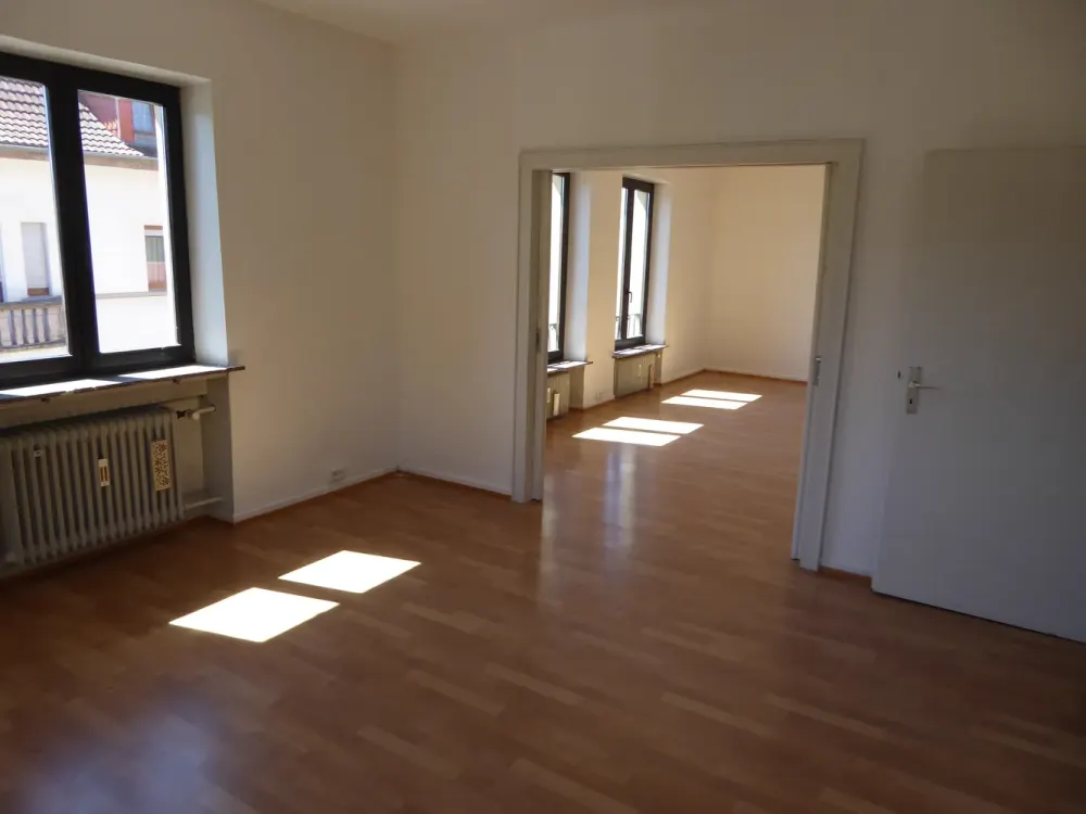 Großzügige 7-Zimmer Wohnung mit Garten und Garage in Sulzbach/Saar