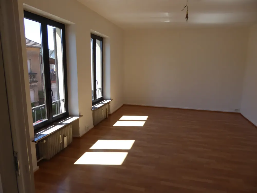Großzügige 7-Zimmer Wohnung mit Garten und Garage in Sulzbach/Saar