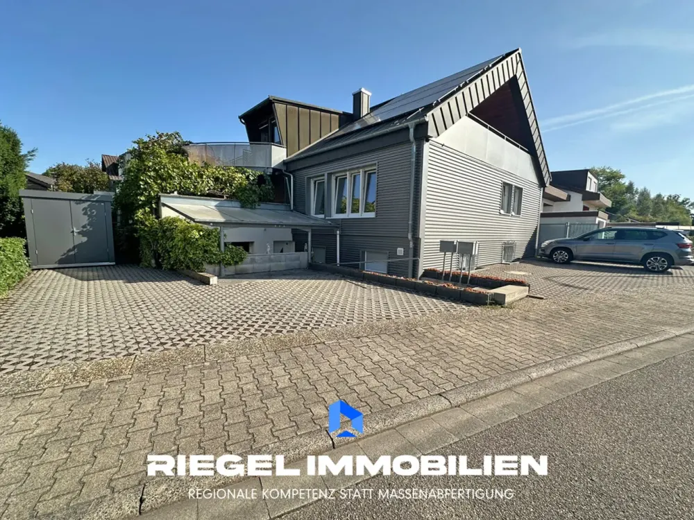 Sie hier? Wir auch! Moderne 3-Zimmer-Wohnung mit großer Terrasse und zwei Außenstellplätzen