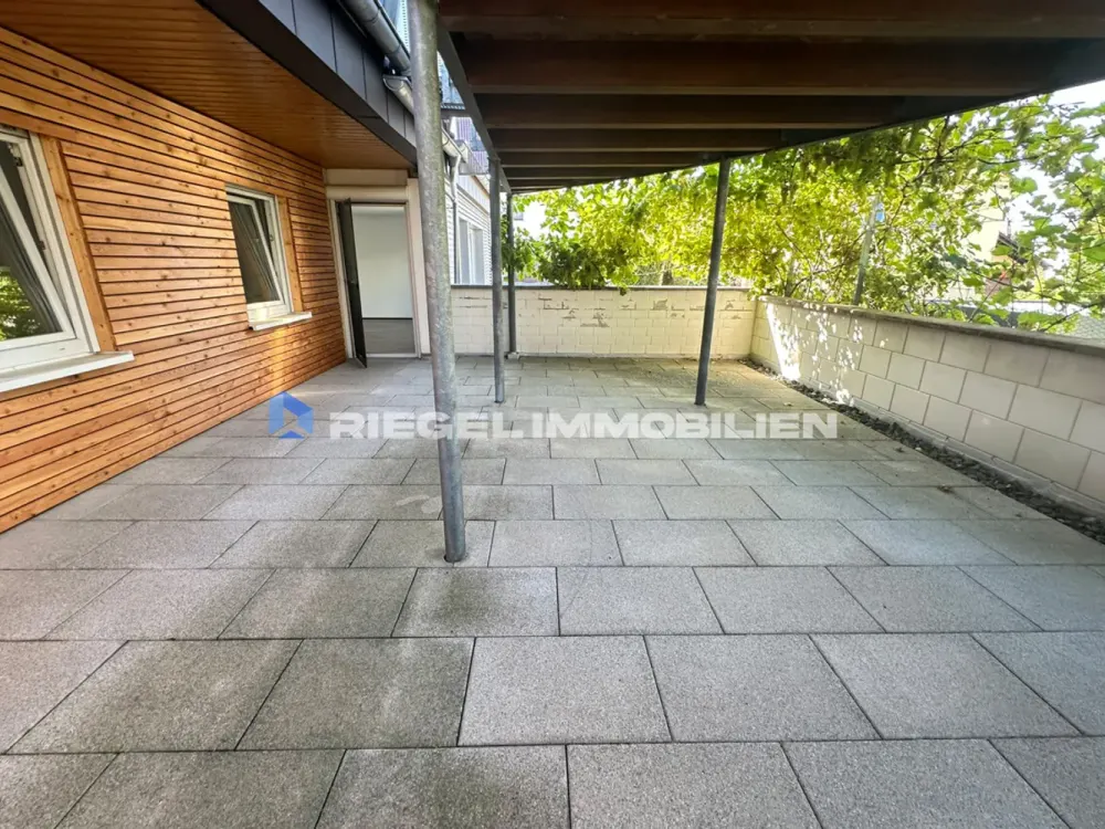 Sie hier? Wir auch! Moderne 3-Zimmer-Wohnung mit großer Terrasse und zwei Außenstellplätzen