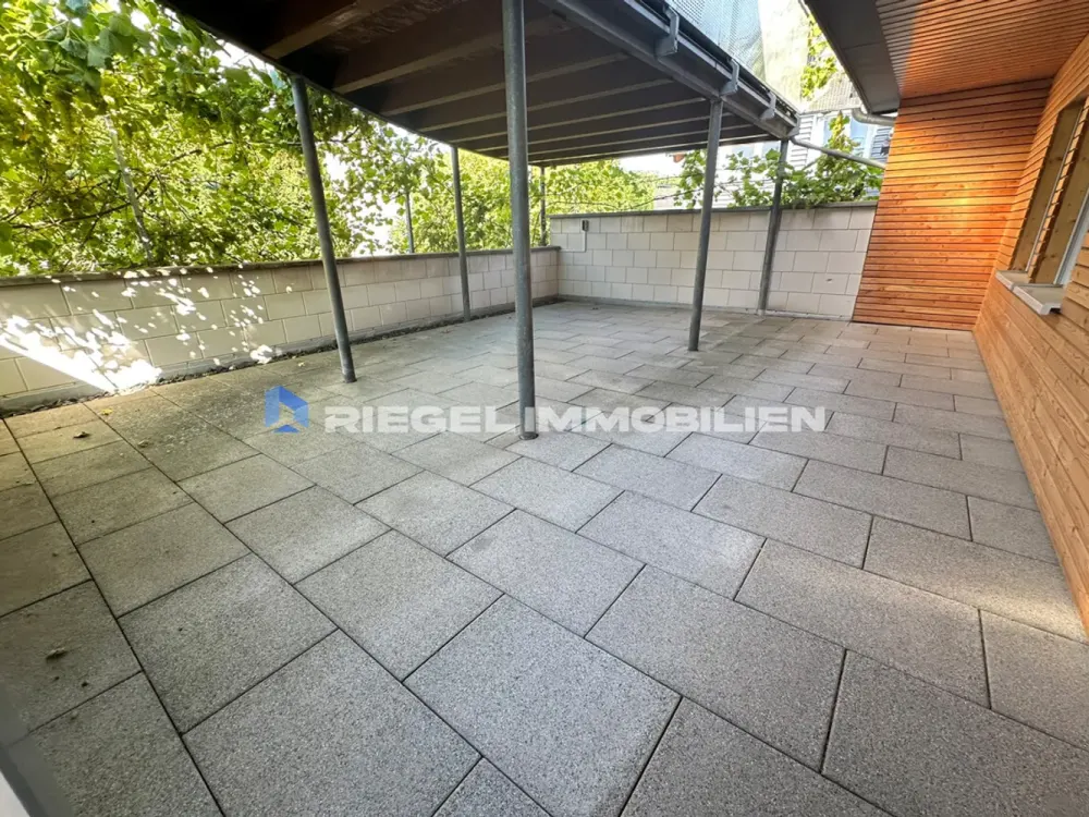 Sie hier? Wir auch! Moderne 3-Zimmer-Wohnung mit großer Terrasse und zwei Außenstellplätzen