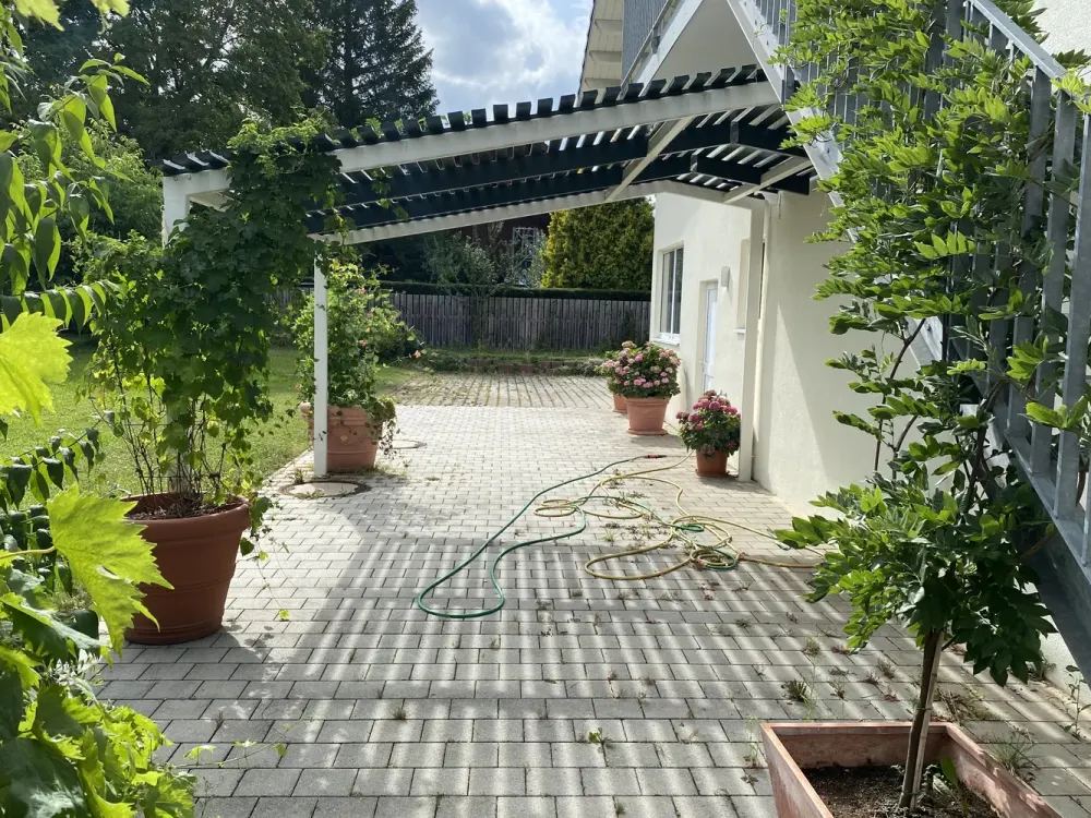 Zuhause mit drei Zimmern und viel Platz in Unterhaching mit Garage und Garten Mitbenutzung