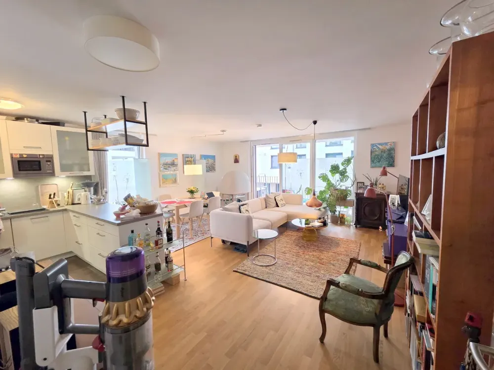 VERMIETET! Privatstraße Sachsenhausen: Attraktive 3-Zimmer-Wohnung mit großem Balkon + TG + EBK!