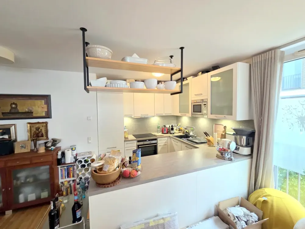 VERMIETET! Privatstraße Sachsenhausen: Attraktive 3-Zimmer-Wohnung mit großem Balkon + TG + EBK!