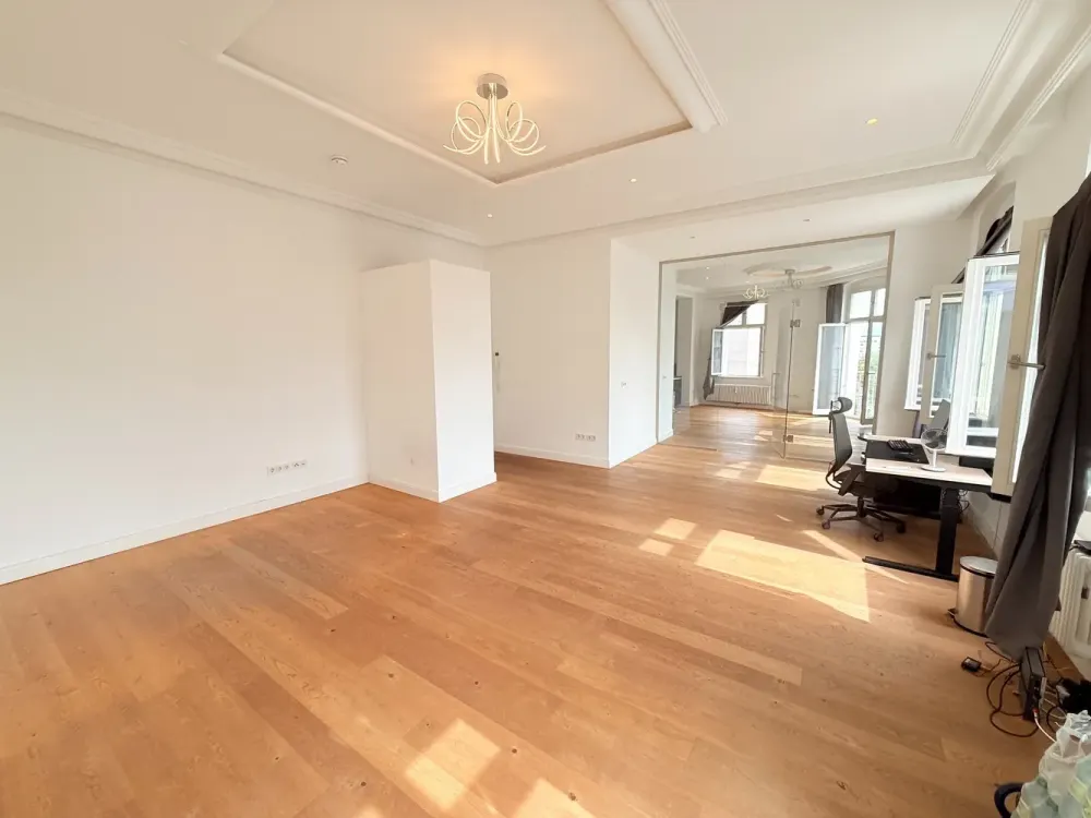 WOHNTRAUM in der City West! **2 Balkone // EBK / /Teilmöbliert**