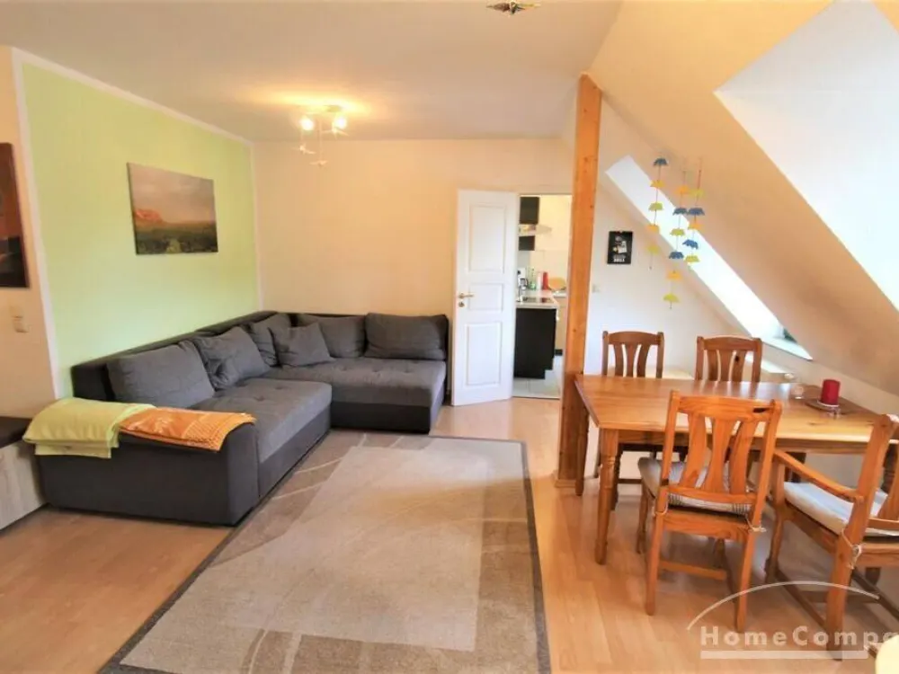 28247 HomeCompany Dresden Möbliert/Furnished 3-Zimmer Dachgeschoß Wohnung in Dresden-Kleinzschachwitz für max. 2 Personen
