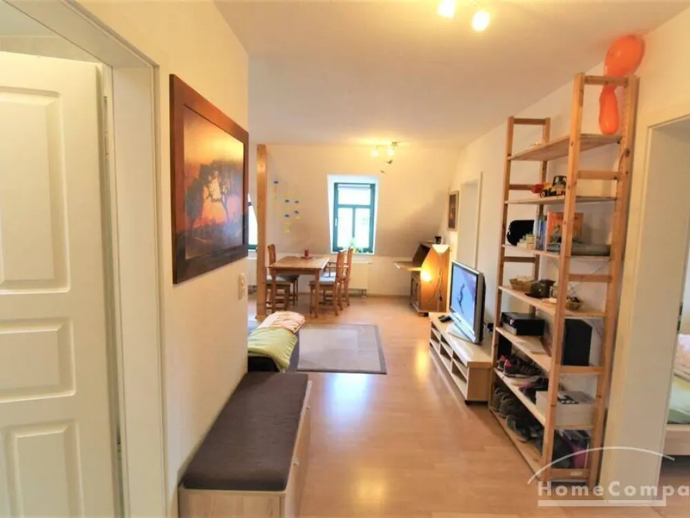 28247 HomeCompany Dresden Möbliert/Furnished 3-Zimmer Dachgeschoß Wohnung in Dresden-Kleinzschachwitz für max. 2 Personen