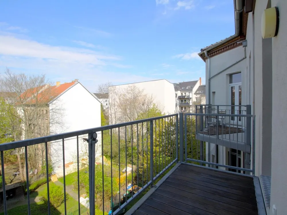 Exklusiv sanierte 4-Zimmer-Maisonette-Wohnung mit großem Wohnzimmer und zwei großen Balkonen