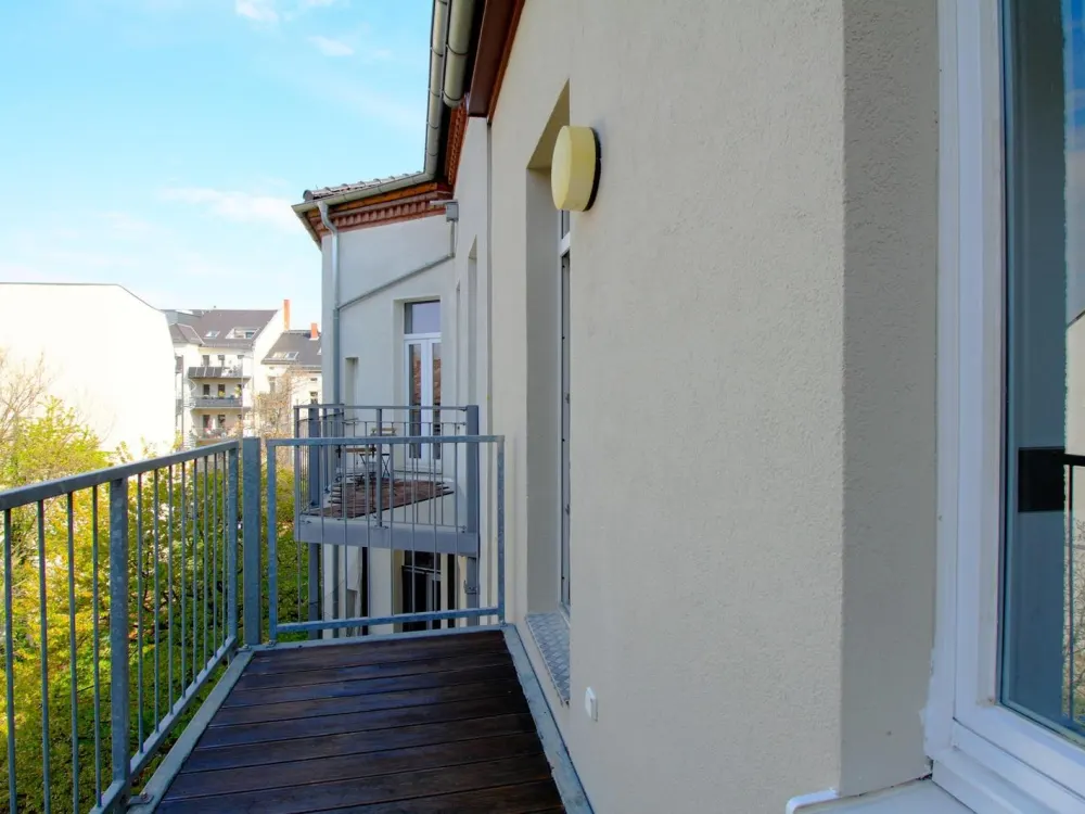 Exklusiv sanierte 4-Zimmer-Maisonette-Wohnung mit großem Wohnzimmer und zwei großen Balkonen
