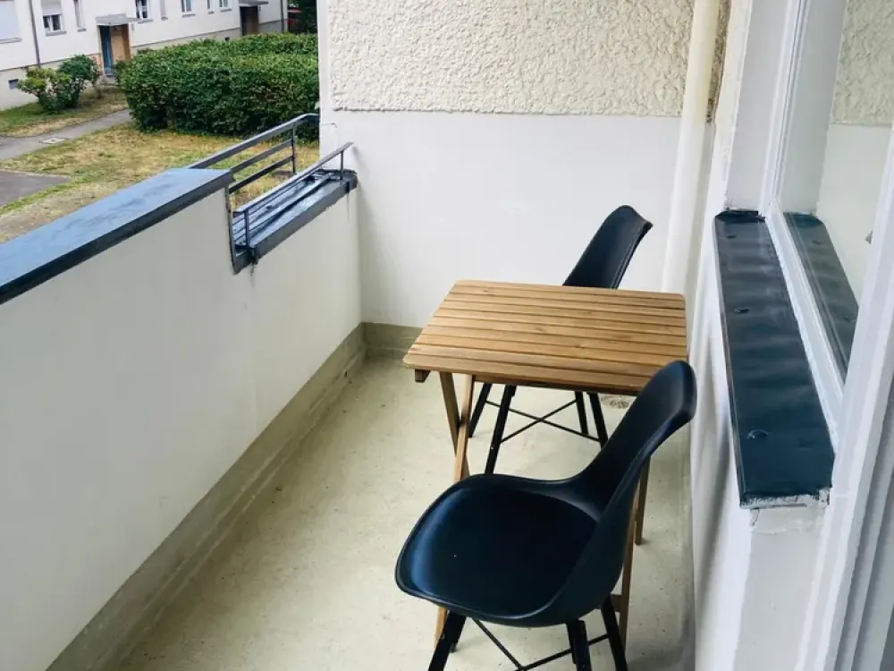 Erstbezug nach Sanierung: Stilvolles & voll möbliertes 2-Zimmer-Apartment mit Balkon in Spandau