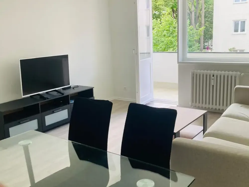 Erstbezug nach Sanierung: Stilvolles & voll möbliertes 2-Zimmer-Apartment mit Balkon in Spandau