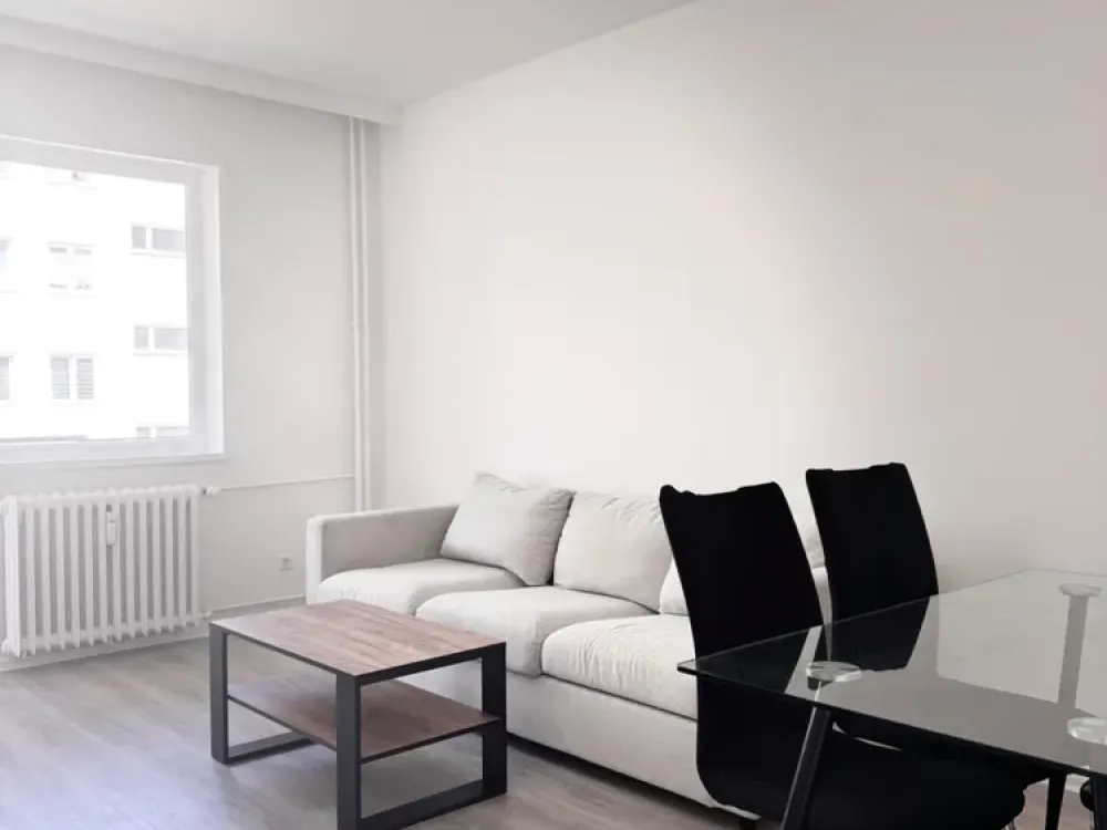 Erstbezug nach Sanierung: Stilvolles & voll möbliertes 2-Zimmer-Apartment mit Balkon in Spandau