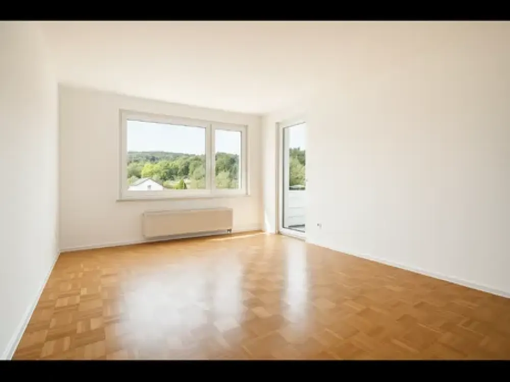 Helle 3-Zimmer Wohnung (81m²) mit Einbauküche, Balkon mit Markise und Tiefgarage.