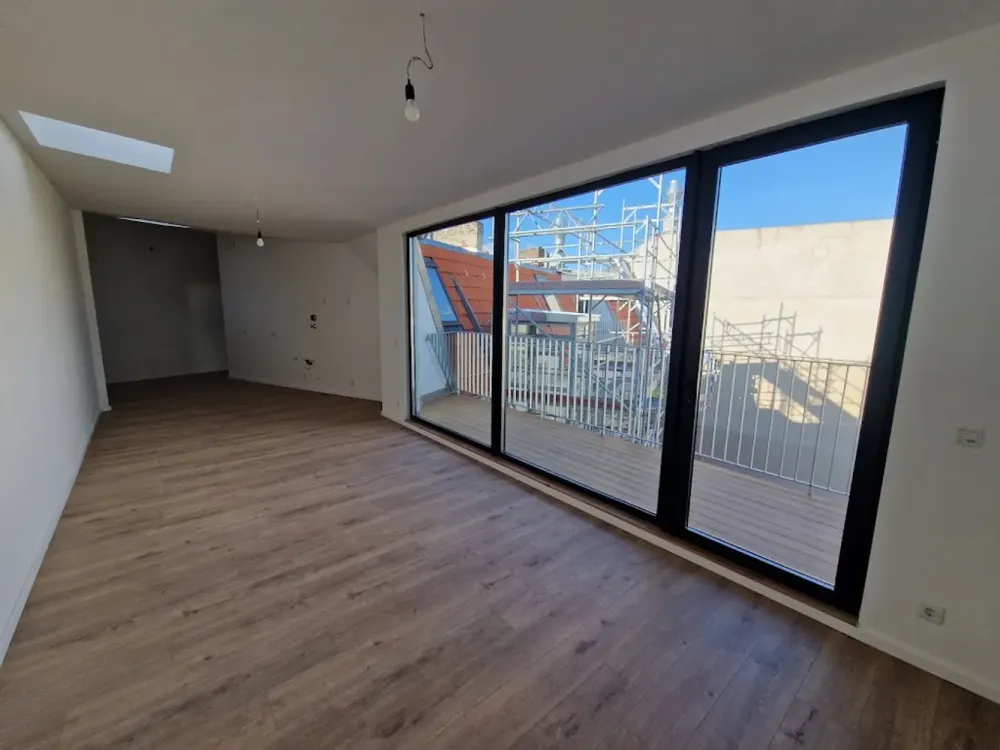 Neubau-Dachgeschosswohnung in Berlin, exklusive 4-Zimmer-Wohnung mit 2 Balkonen