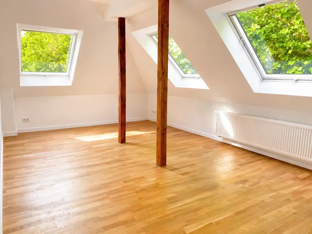 +++ ALTBAUCHARME TRIFFT DACHGESCHOSS - WOHNUNG MIT FLAIR - DIE ERSTE KALTMIETE GIBTS GESCHENKT+++