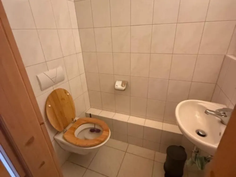 1 WG. Zimmer 15qm In einer Dreier WG