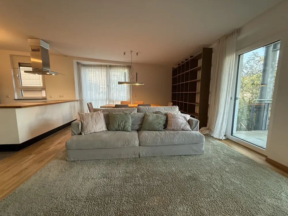 Wunderschöne, helle 2,5-Zimmer-Wohnung mit Balkon und Garten - provisionsfrei