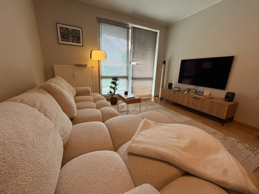 HELLE 2-ZI. WOHNUNG MIT EBK, BALKON, KELLER IN GUTER LAGE