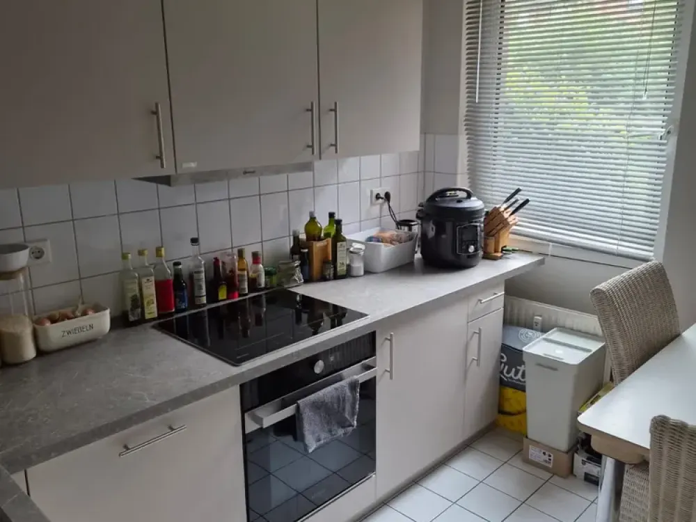 HELLE 2-ZI. WOHNUNG MIT EBK, BALKON, KELLER IN GUTER LAGE