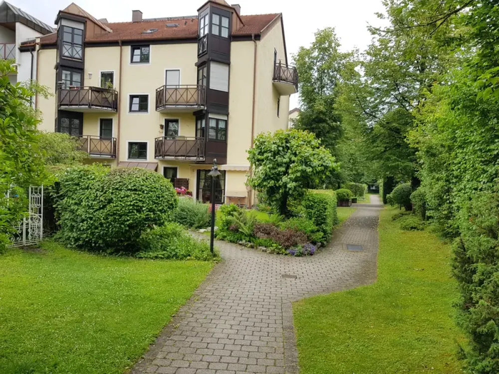 Ruhige 3-Zi-Whg. / EBK / 2 Balkone in gepflegter Anlage