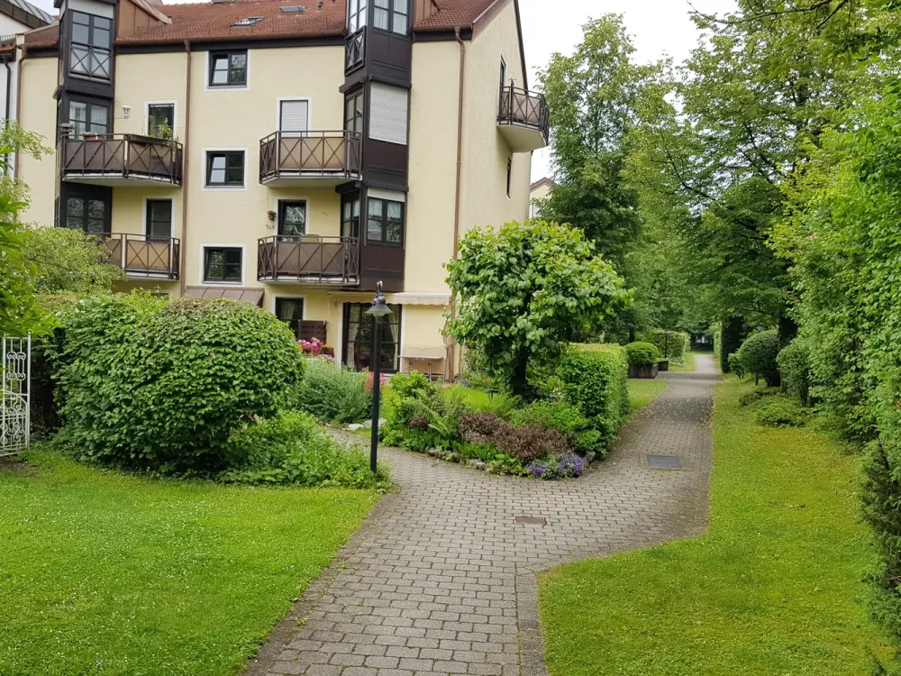Ruhige 3-Zi-Whg. / EBK / 2 Balkone in gepflegter Anlage