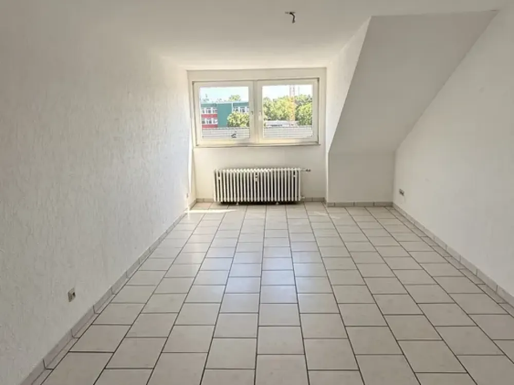 Gepflegte Dachgeschosswohnung in Köln-Höhenberg