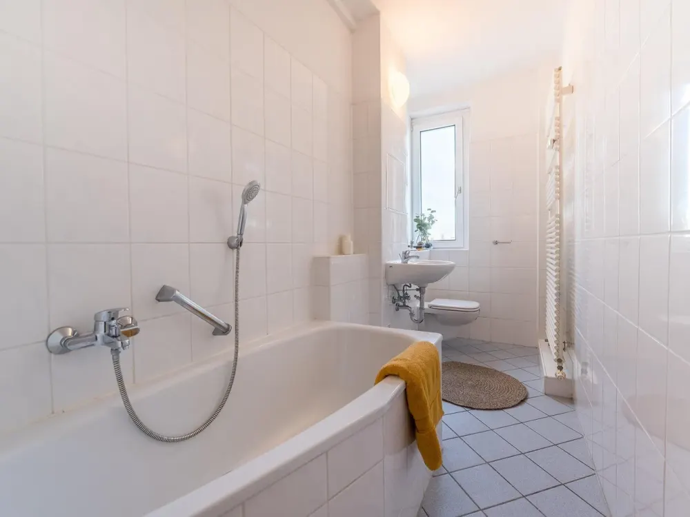 WG gerechte Wohnung! Küche und Bad mit Fenster! Tel. 0160 90540059