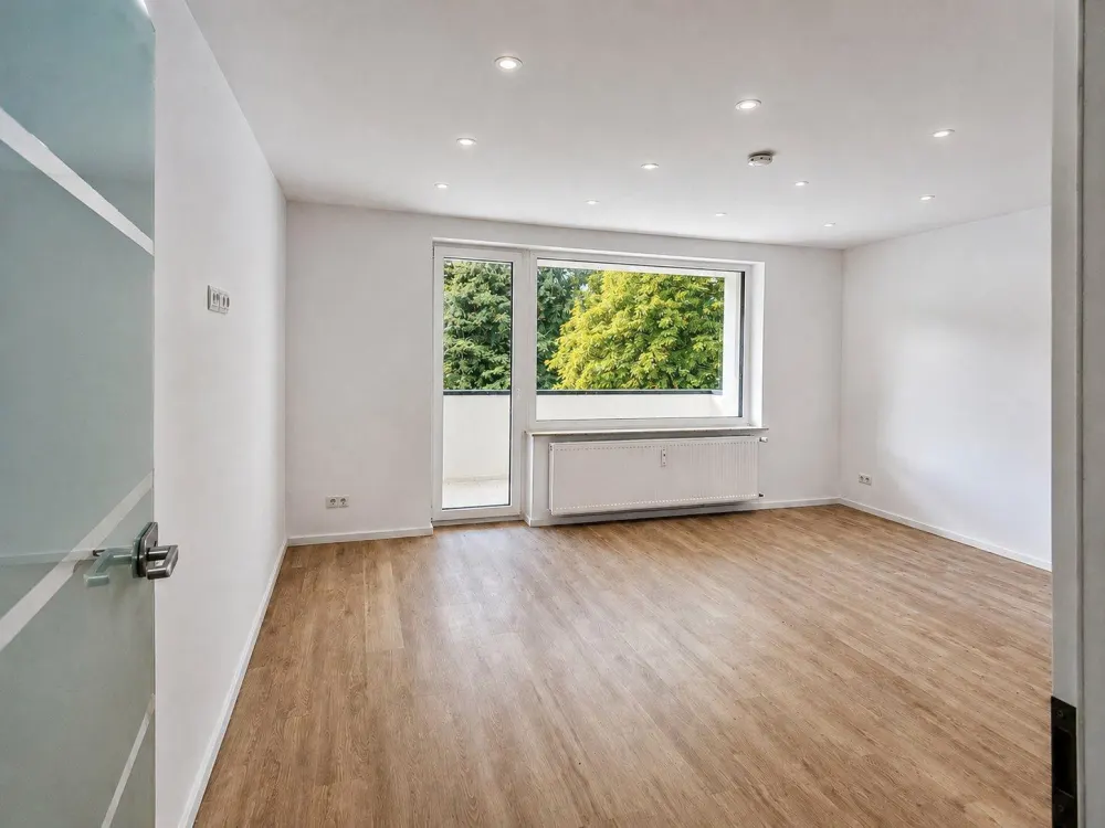 Erstbezug nach Kernsanierung: Moderne 2-Zimmer-Wohnung mit großem