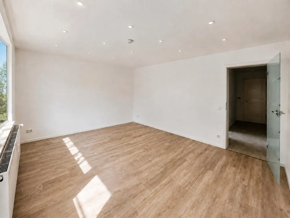 Erstbezug nach Kernsanierung: Moderne 2-Zimmer-Wohnung mit großem