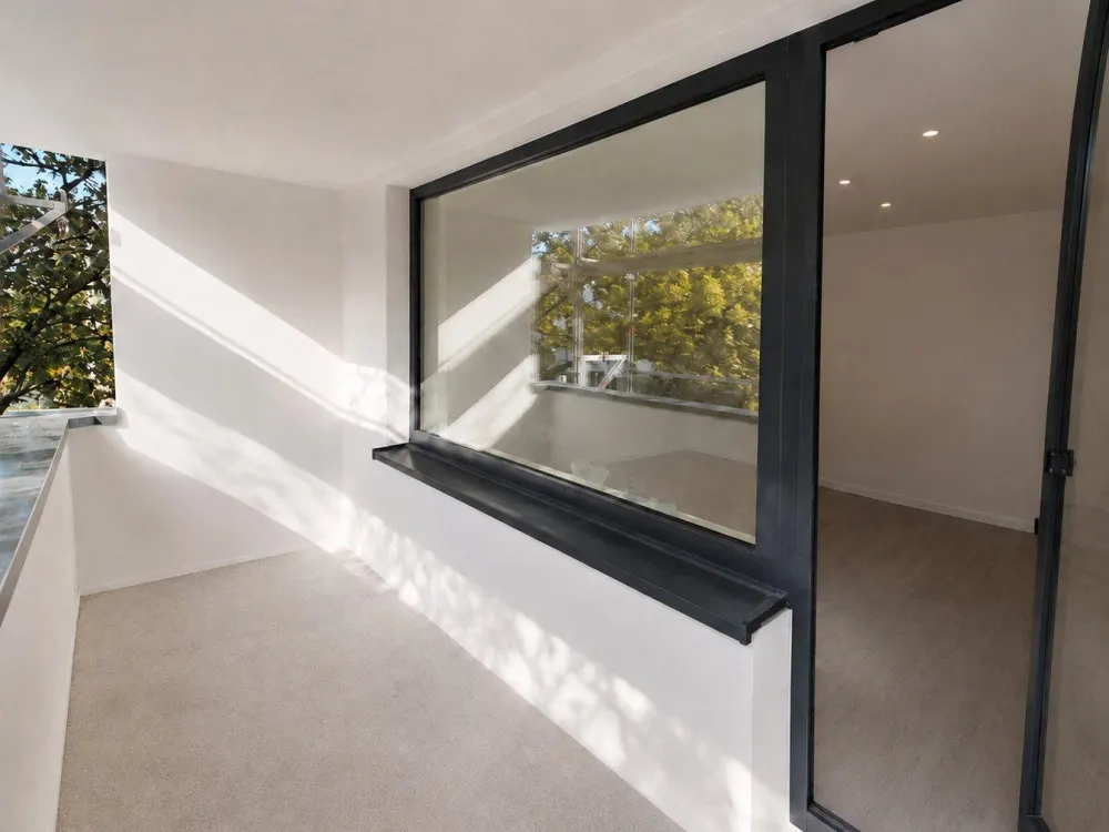Erstbezug nach Kernsanierung: Moderne 2-Zimmer-Wohnung mit großem
