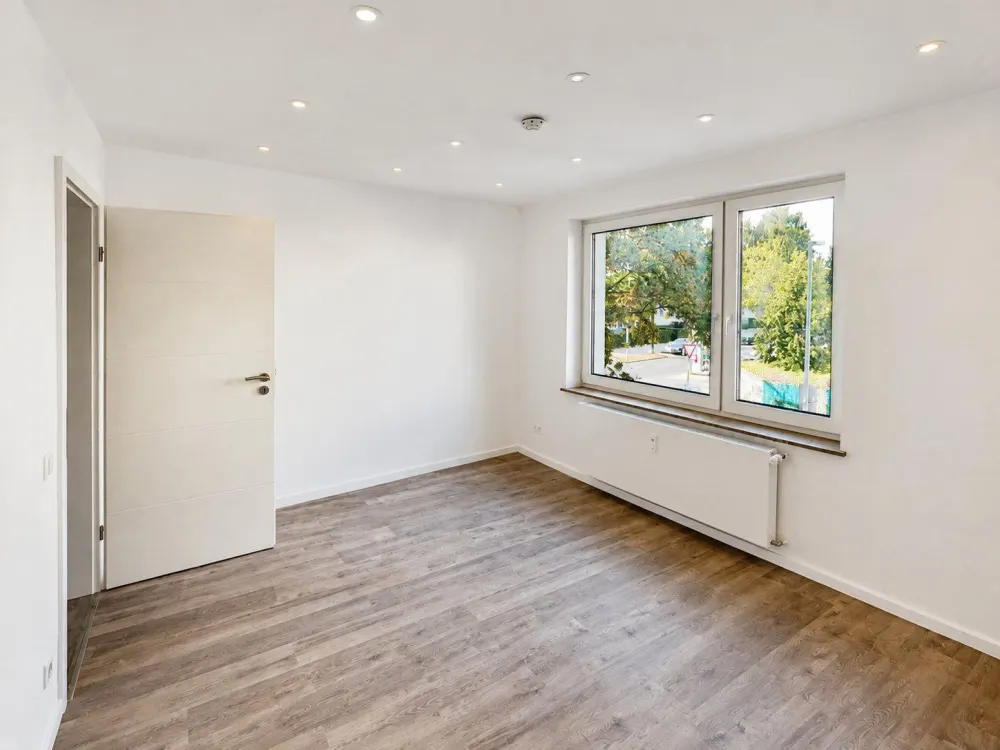 Erstbezug nach Kernsanierung: Moderne 2-Zimmer-Wohnung mit großem