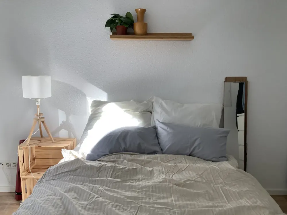 Untermiete langfristig/sublet longterm: Belgisches Viertel mit Balkon- Möbiliert/ Furnished