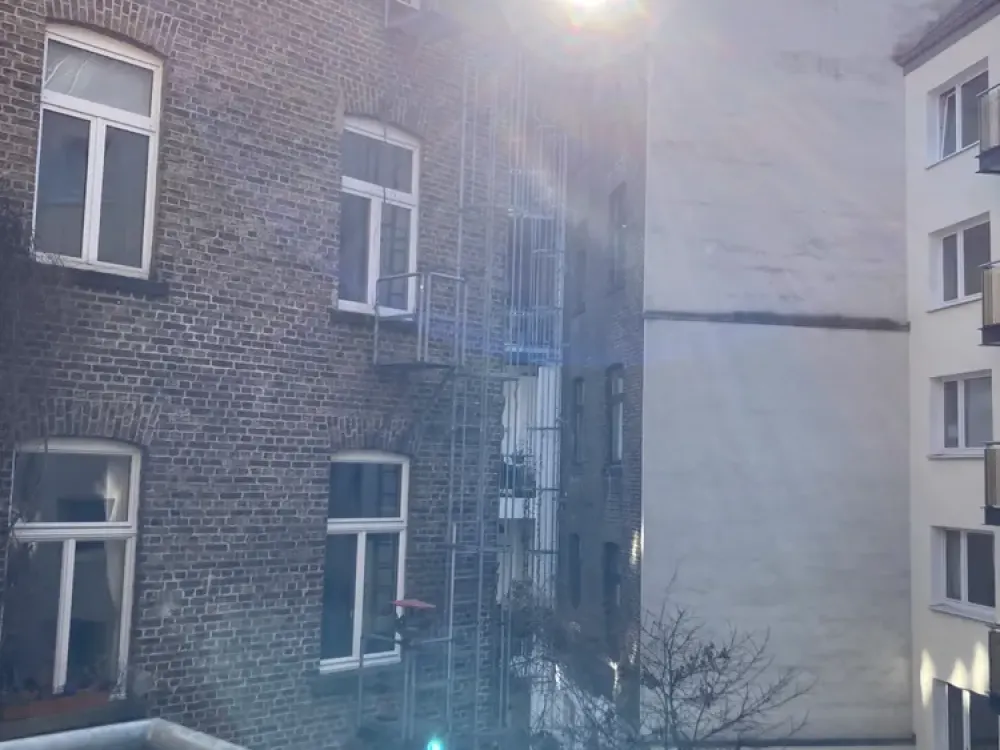 Untermiete langfristig/sublet longterm: Belgisches Viertel mit Balkon- Möbiliert/ Furnished